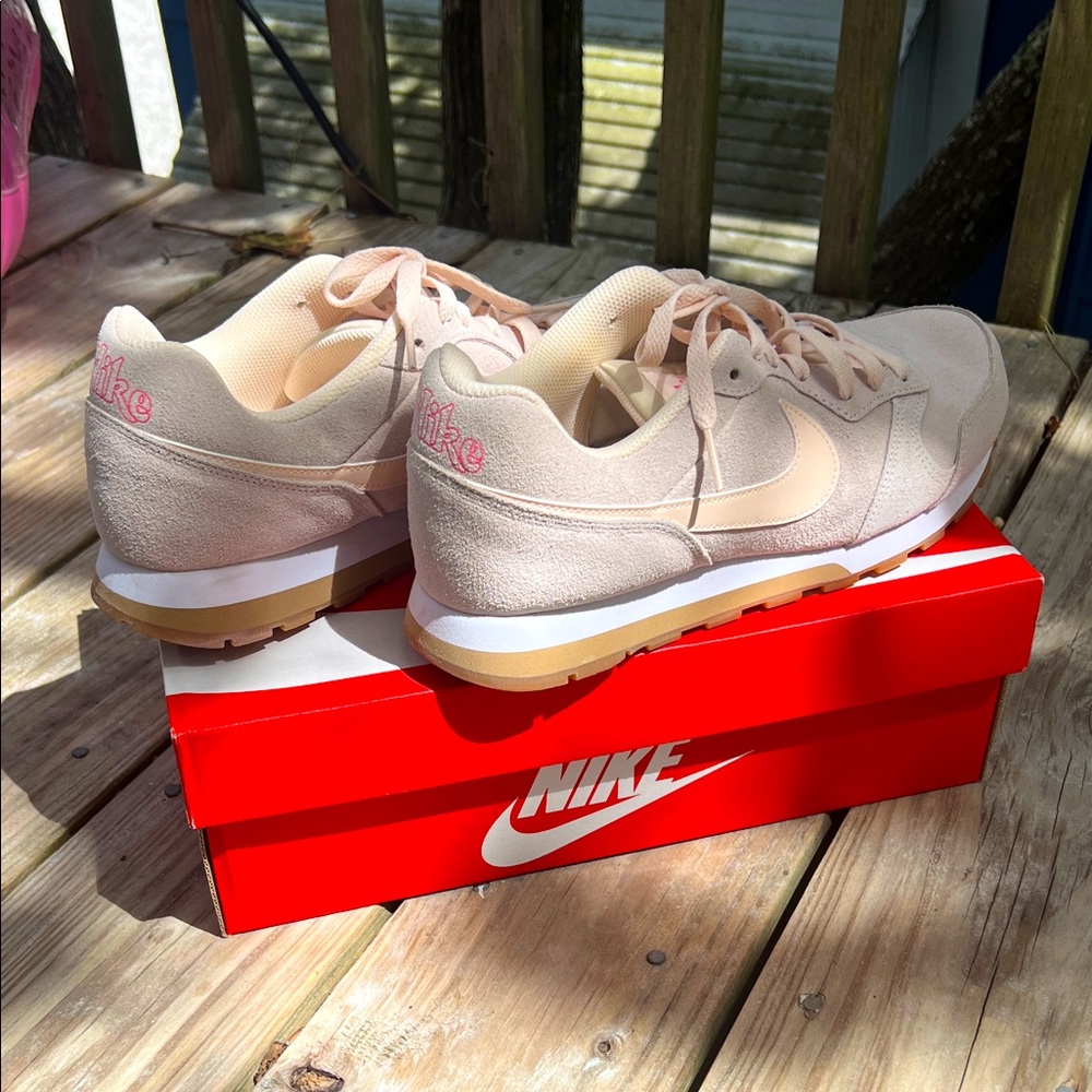 Women's Nike MD Runner 2 SE, size 10.5
